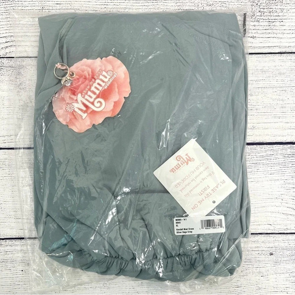 Show Me Your Mumu Kendall Maxi Dress in Silver Sage Crisp Bridal size XL NEW - Picture 4 of 9